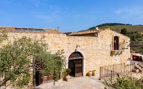Masseria Fortificata Lo Zafferaneto