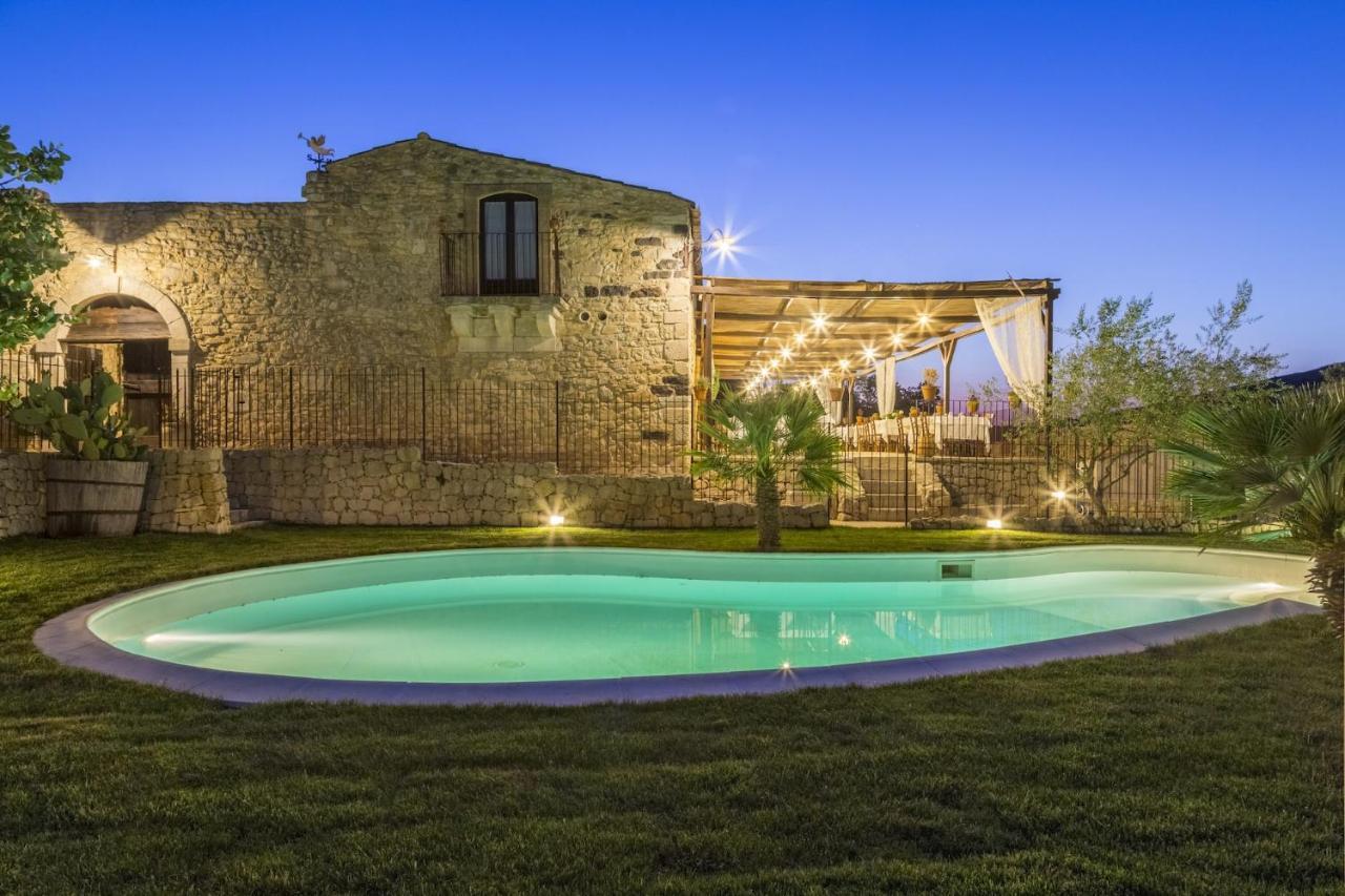 Masseria Fortificata Lo Zafferaneto Buccheri Extérieur photo