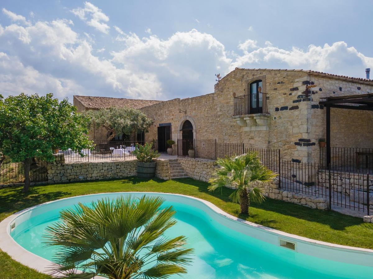 Masseria Fortificata Lo Zafferaneto Buccheri Extérieur photo
