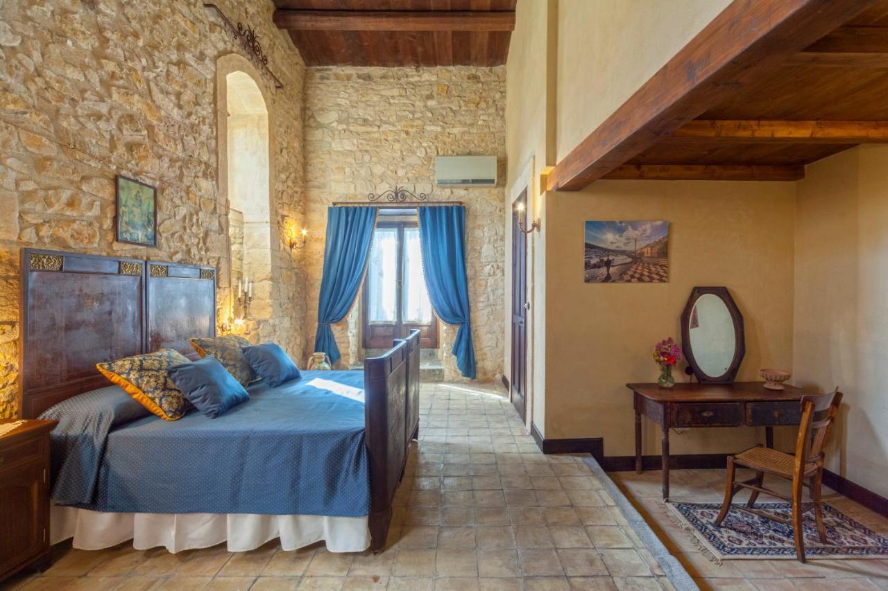 Masseria Fortificata Lo Zafferaneto Buccheri Extérieur photo