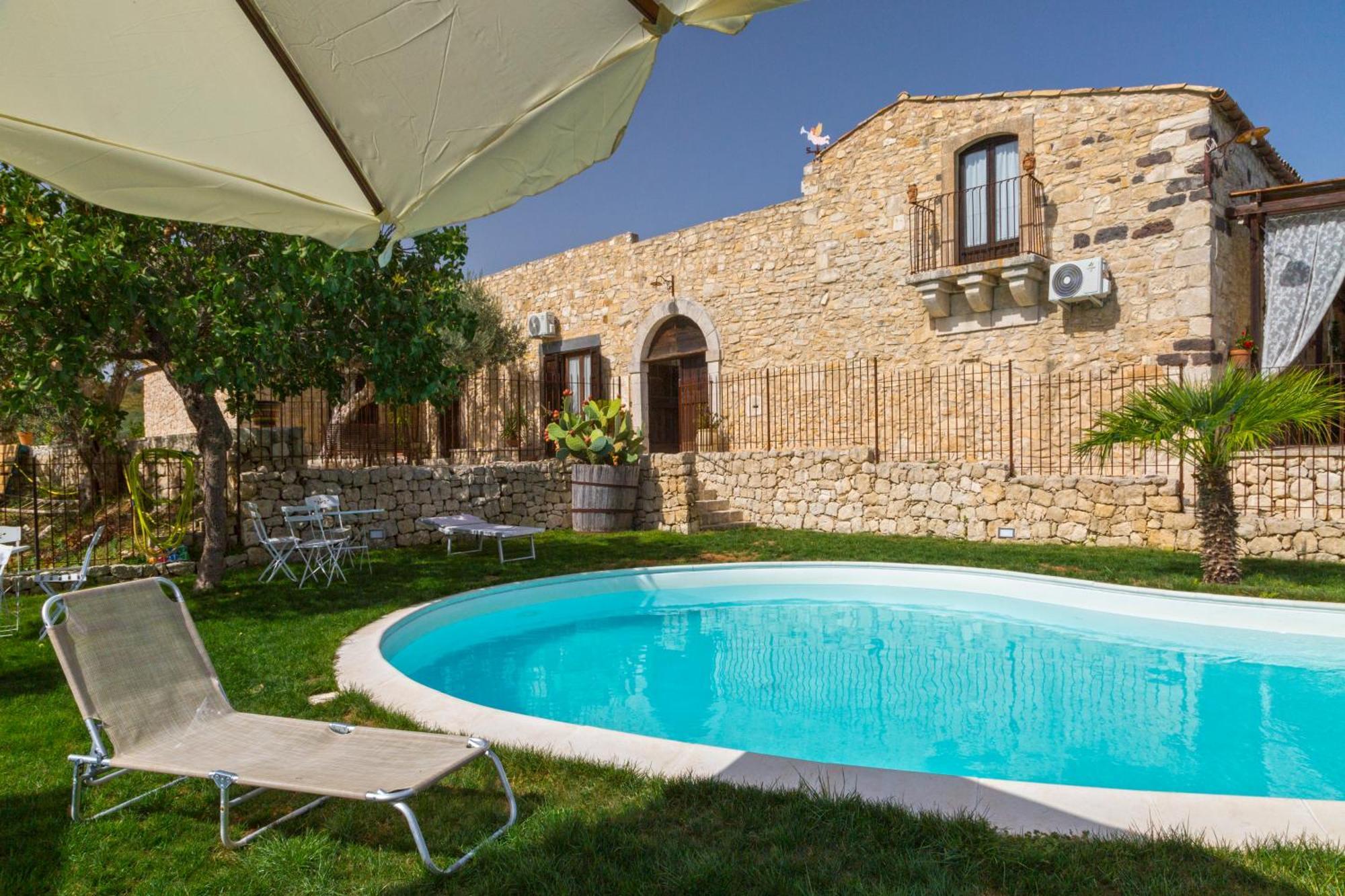Masseria Fortificata Lo Zafferaneto Buccheri Extérieur photo
